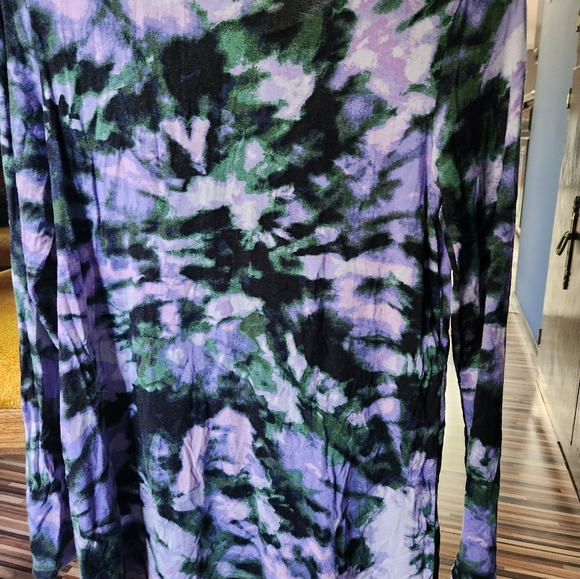Cuddl Duds keyhole tie dye shirt - Picture 2 of 8